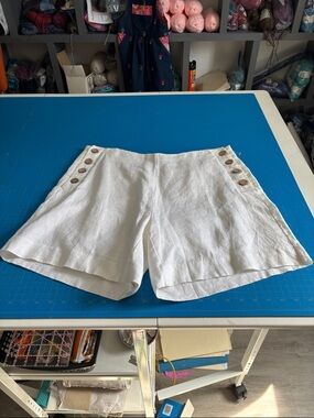 Waverly White Linen Button-Detail Bermuda Shorts